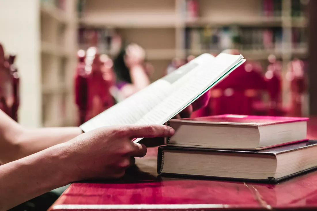 close-up-hand-holding-book